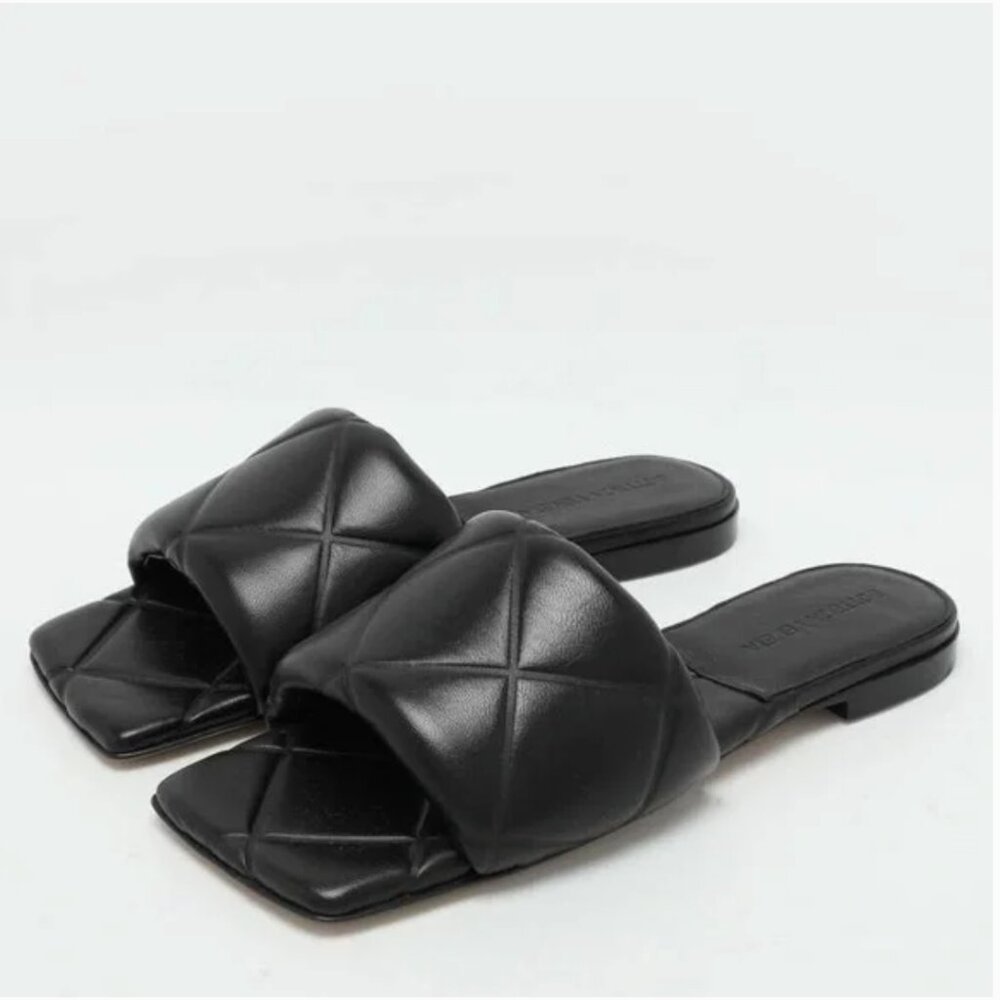 Authentic Bottega Veneta Quilted Lido Black Leather Sandals Flats 40.5 10.5